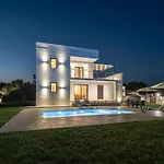 Villa Zenith White Elegant 1