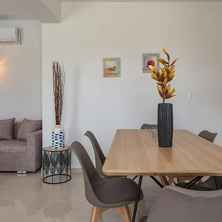 Villa Zenith White Elegant 1 *